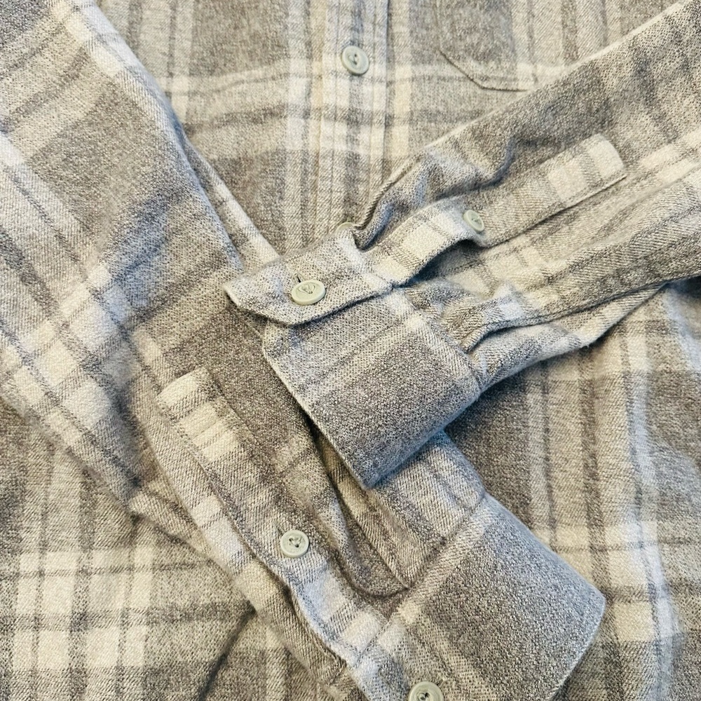 Roots Gray Plaid Button-Down Shirt Men’s Small - Picture 8 of 10